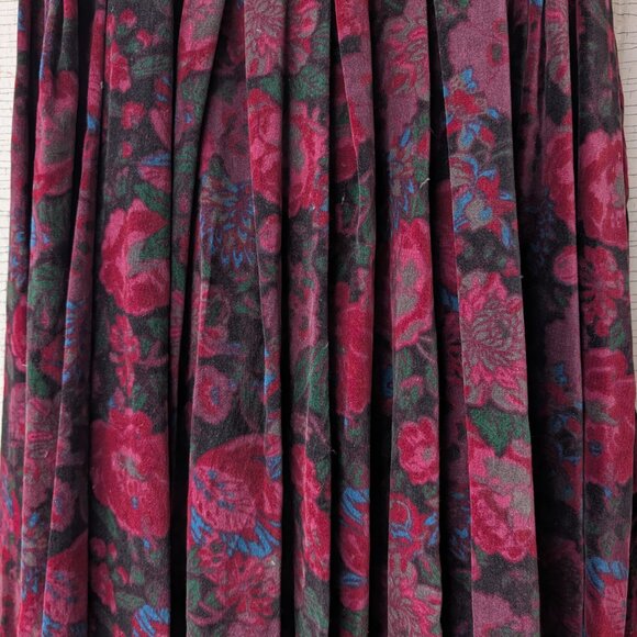 Red and Black Floral Velvet Laura Ashley Midi Dress 80s/90s - Picture 9 of 10